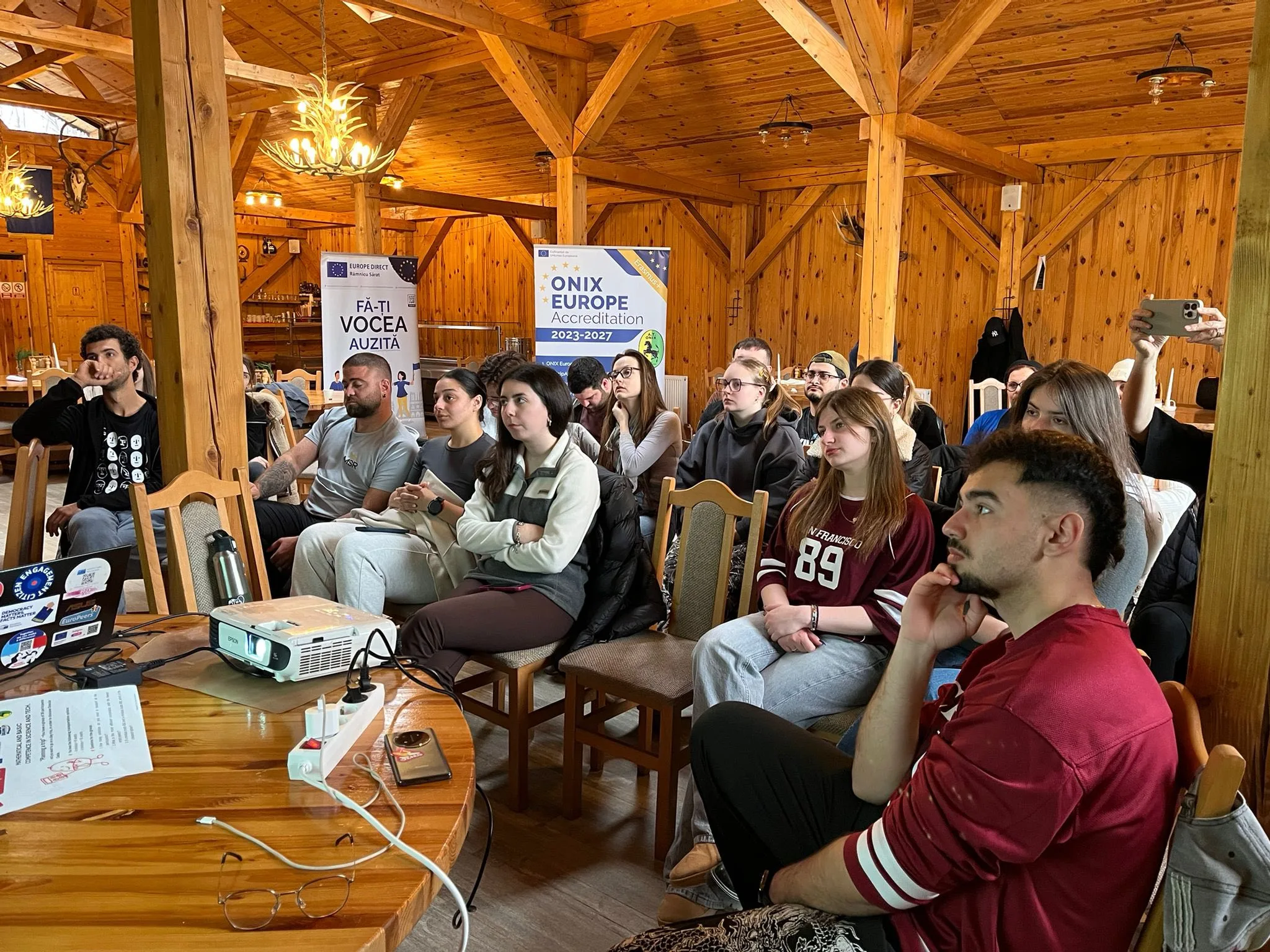 Tineri ONIX Europe împreună la o activitate